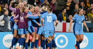 Englanti jyräsi jalkapallon MM-finaaliin