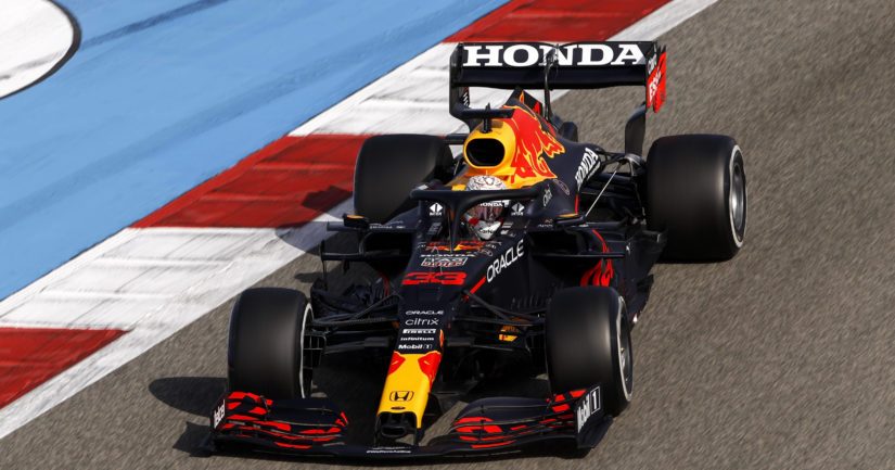Max Verstappen kilpailee Red Bullilla