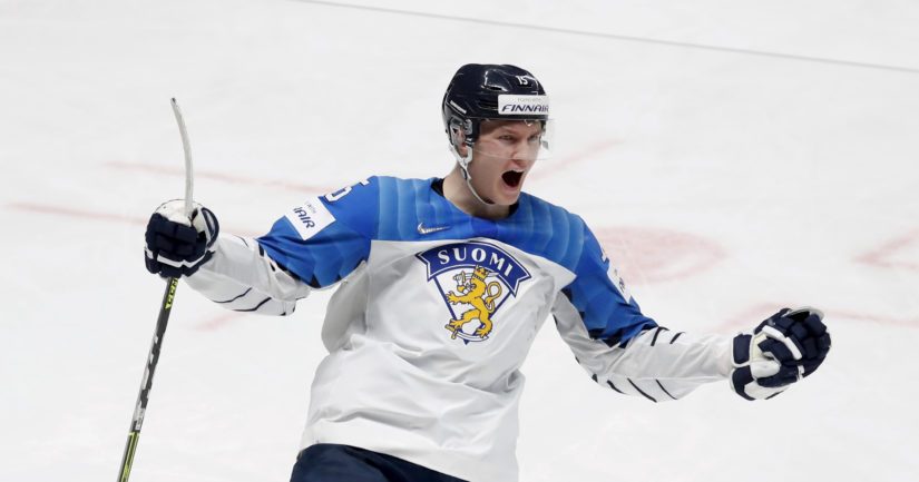 Anton Lundell loisti 2021 MM-kisoissa, joissa Leijonat voitti hopeaa (Kuva: AOP)