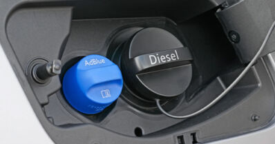 AdBlue: mitä se on, miten se toimii ja miten sitä käytetään oikein