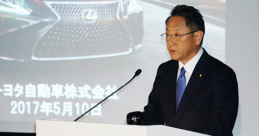 Pääjohtaja Akio Toyoda tunnetaan melkoisena autofriikkinä, joka on muun muassa ottanut osaa Nürburgringin 24 tunnin kisaan menneinä vuosina.