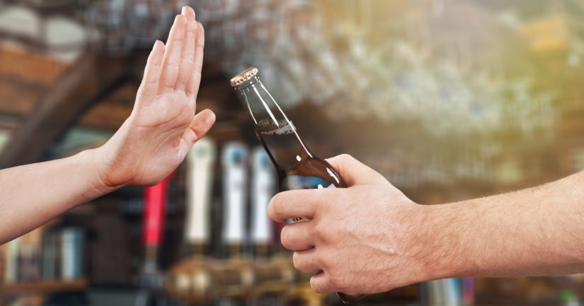 Kerralla kulutetun alkoholin määrä on pienentynyt ja kokonaan raittiiden henkilöiden osuus on kasvanut.