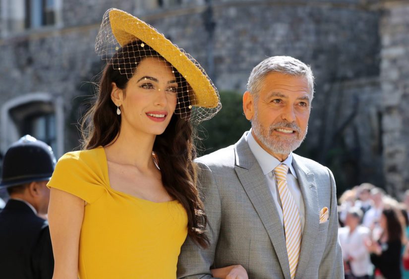 Näyttelijä George Clooney ja ihmisoikeusjuristi Amal Clooney tunsivat pukukoodin