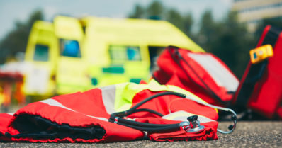 Henkilöauto seilasi kaistojen välissä – kuljettaja kuoli törmäyksessä raskaan ajoneuvon kanssa