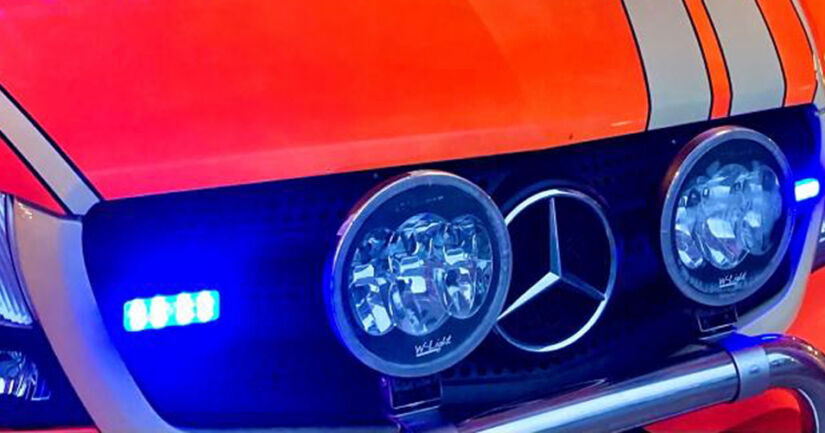 Henkilöauto ja polkupyörä kolaroivat – pikkutytöt törmäsivät kolmion takaa autoon