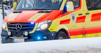 Henkilöauto ajoi poliisiauton perään valtatiellä – kuljettaja loukkaantui vakavasti