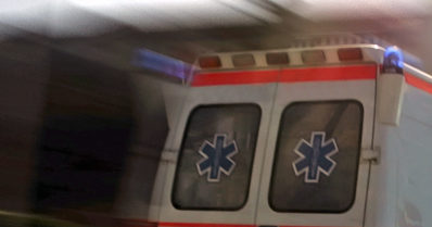 Kolmevuotias lapsi menehtyi onnettomuudessa – autolla liikkeelle lähtenyt naapuri ei havainnut potkupyöräilijää