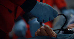 Mies menehtyi sukellusonnettomuudessa – muut sukeltajat nostivat kumppaninsa pintaan