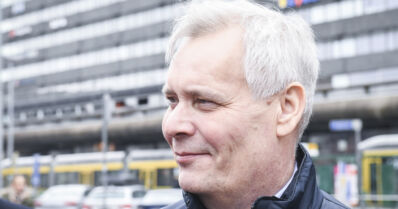 Antti Rinne nousee jälleen kansanedustajaksi – puoluetoveri sai vapautuksen edustajantoimesta