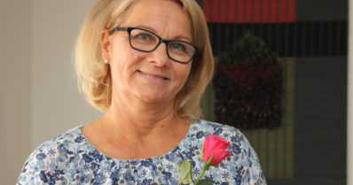 Äitienpäivänä palkittava Arja on myös sijaisäiti – ”Itkuhan siinä tuli, kun nuoret lensivät pois”
