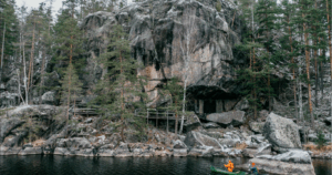 Valtio lunasti Astuvansalmen suojelualueen – kalliomaalaukset ajoittuvat nuoremmalle kivikaudelle