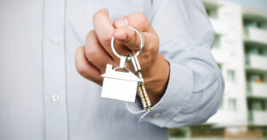 Asuntojen hinnanlasku kiihtyi loppuvuonna – asuntokauppa kuitenkin piristyi