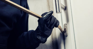 Poliisi tutkii asuntomurtosarjaa – havaintoja pyydetään maastopyörällä liikkuneesta poninhäntäisestä kyselijästä