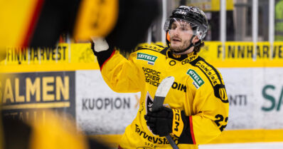 Ässät ja KalPa tasoittivat ottelusarjat – kuopiolaisten Cade Borchardt iski neljä maalia