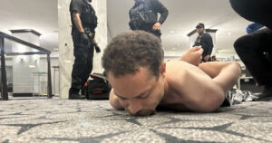 Trumpin toimittajaillallisilla välikohtaus – haulikolla varustautunut tunkeutuja pysäytettiin