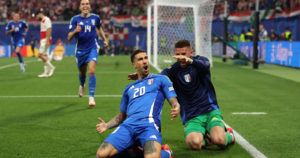 Italia eteni dramaattisesti jatkoon EM-futiksessa