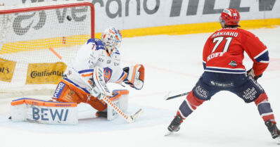 Kiekkokierroksella kovia taisteluita – HIFK kaatoi sarjajohtaja Tapparan voittolaukauksissa