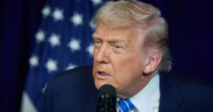 Trump kommentoi USA:n iskua Venezuelaan – ”Presidentti Maduro vaimoineen otettu kiinni ja lennätetty ulos maasta”