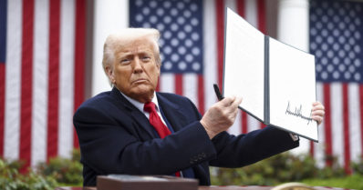 Donald Trump nosti myös EU:n tulleja 20 prosenttia – ”Synkkä päivä maailmantaloudelle”