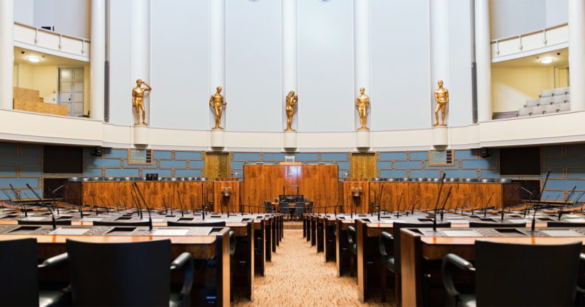Eduskunnan hallintojohtaja sanoo, että tartunnan saanut henkilö ei ole kansanedustaja.