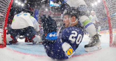 Suomi murskasi Slovenian MM-kisoissa – Eeli Tolvasella neljän maalin ilta