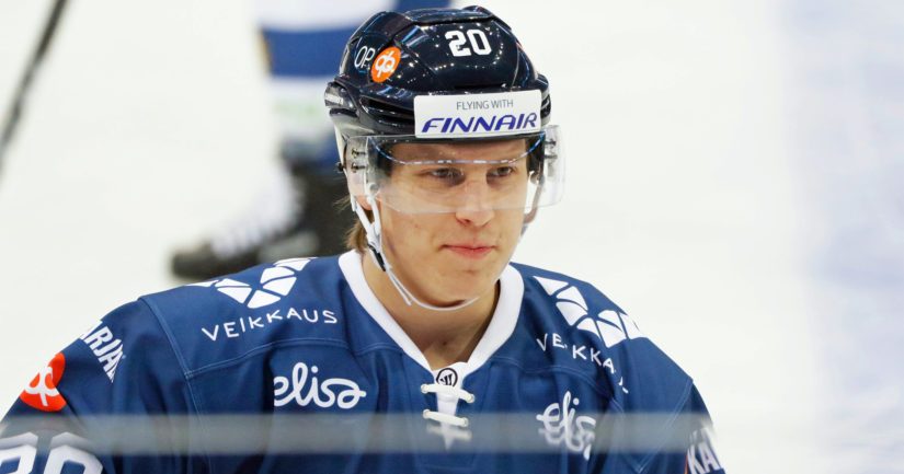 Eeli Tolvanen puhkuu intoa päästyään mukaan leijonajoukkueeseen nuorten MM-kisoissa.