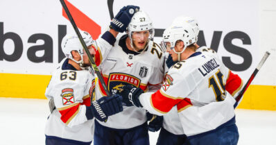 Florida Panthers voiton päässä NHL:n mestaruudesta – suomalaiset kunnostautuivat syöttäjinä