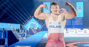 Viimeisen minuutin ottelupiste ratkaisi – Elias Kuosmanen paini MM-pronssia