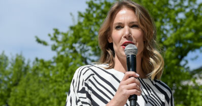 Televisiotoimittaja Ella Kannisen täti kuristui hoivakodissa – ”Missä oli henkilökunta?”