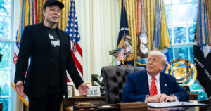 Elon Musk ja Donald Trump ilmiriidoissa – sanasotaa käydään jo avaruudessa