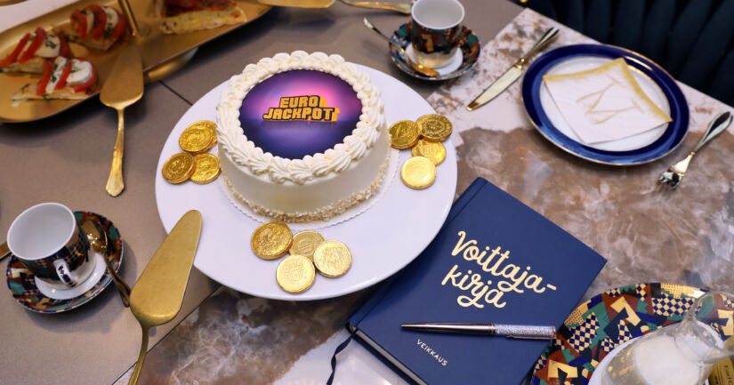 Suomalaisnainen sai Eurojackpotin 74 miljoonan jättivoiton pankkitililleen – ”Aion ostaa ravihevosen”