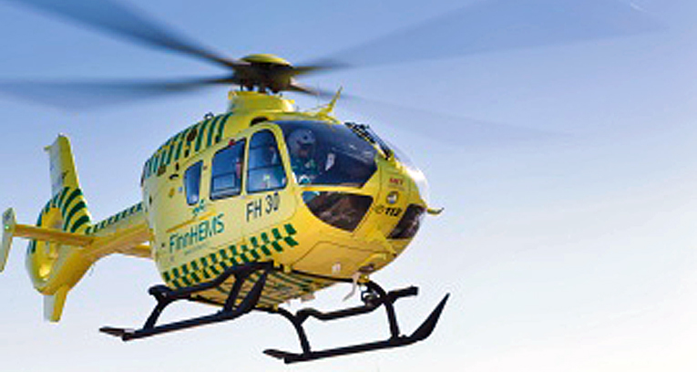 Talon asukas vietiin pahoin palaneena FinnHems-helikopterilla sairaalaan.