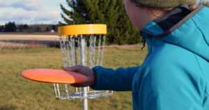 Suomesta on lyhyessä ajassa kasvanut frisbeegolfin suurvalta – onko lajista bisnekseksi?