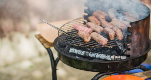 Parvekkeella grillaaminen on sallittua – kunhan sen tekee paloturvallisesti