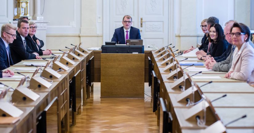 Hallitus on nyt toimitusministeristö, joka ei enää toteuta hallitusohjelmaa.