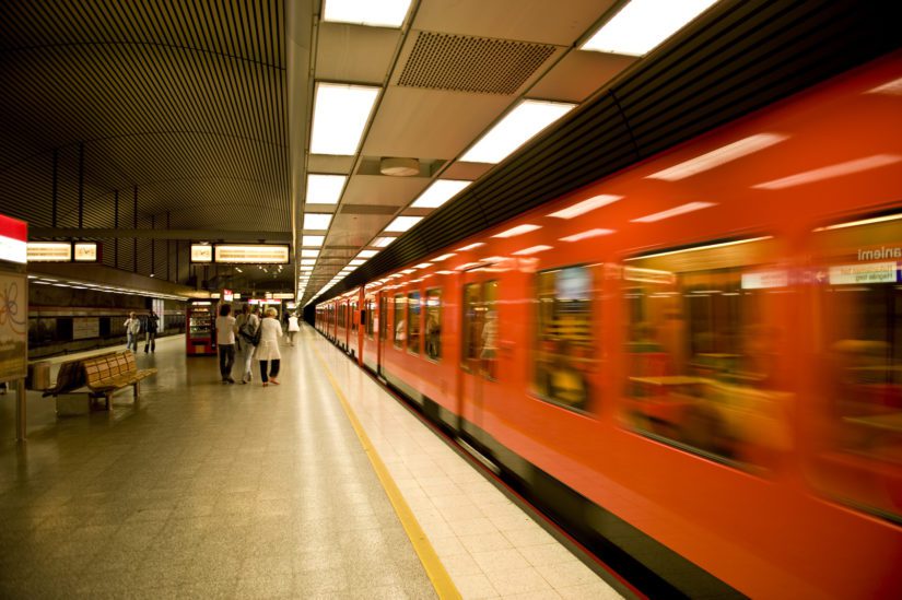 Ulkomaalaistaustaisten asuinalueet ovat keskittyneet Helsingin itäisen metroradan varrelle.