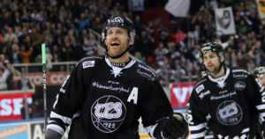 Tunteet kävivät kuumina Turussa – playoffseissa pelattiin ristiin