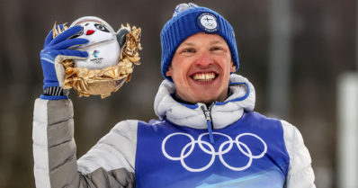 Iivo Niskanen kultatunnelmistaan – ”Pikkuisen panta löystyy pään ympäriltä”