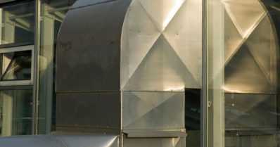 Mies juuttui ilmastointiluukkuun pää alaspäin ja huusi apua – poliisi ei uskonut selitystä