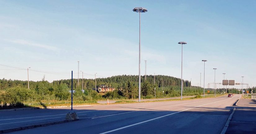 Valvontalaitteisto havaitsi Imatran rajatarkastusaseman pohjoispuolisella rajavyöhykkeellä jalan liikkuneen miehen.