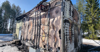 Sähköasemapalosta miljoonan euron vahingot – rakennus tuhoutui palossa täysin