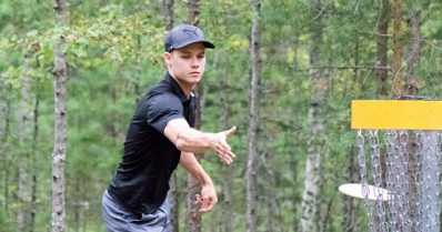 Huikea heitto frisbeegolfin SM-kilpailuissa – 107-metrinen avaus suoraan koriin!