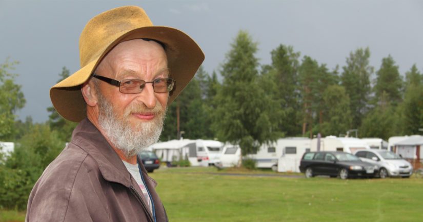 Juha Eskeli on viimeiset neljä vuotta asunut ympärivuotisesti asuntovaunussa. – Elämänmuoto on leppoisaa, mutta samalla myös hyvin lompakkoystävällistä, Juha tietää kertoa.