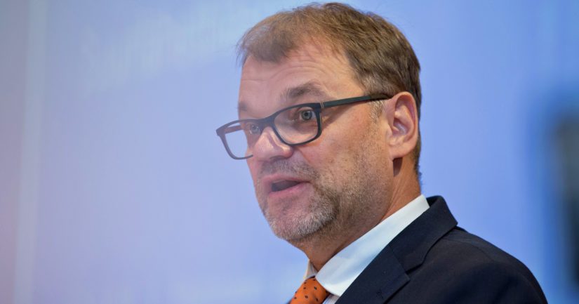 Pääministeri Juha Sipilän hallitus esitteli ratkaisuehdotuksensa eilen työmarkkinakeskusjärjestöjen johdolle.