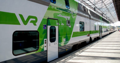 Mies nukahti junaan – mukana ollut muovikassi oli täynnä huumausaineita