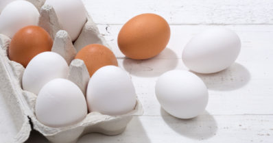 Nuorisojoukko sotki kananmunilla kerrostalon parvekkeen – ”Pienten lasten tekosilta vaikuttanut vahingonteko”