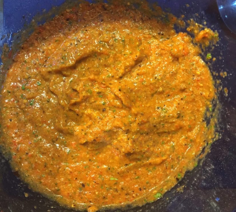 Valmis Romesco-kastike on maukasta ja aika kivan näköistäkin.