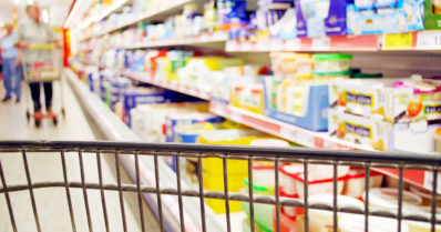 Miehen epäillään anastaneen pakettikaupalla kahvia – varas kierteli eri kauppojen kahvihyllyjä