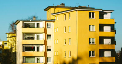 Savua porraskäytävässä? – Pysy asunnossa ja pidä ovet sekä ikkunat suljettuina