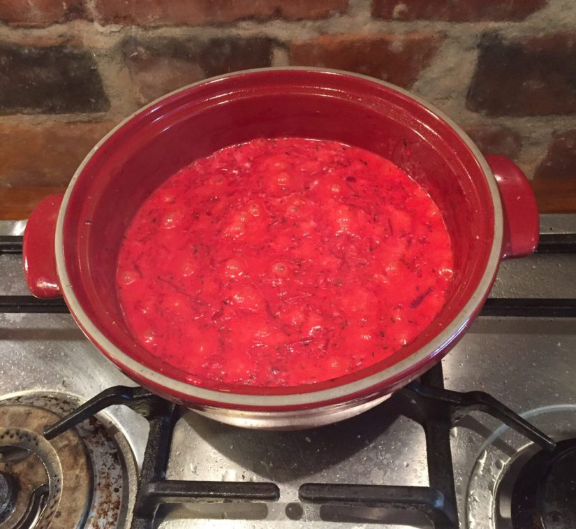 Risotto näyttää tosi hyvältä jo kesken keittämisen eikä tuoksukaan ole yhtään hullumpi.